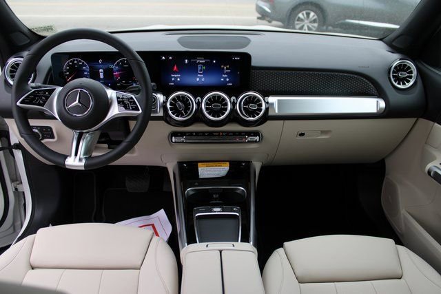 New 2025 Mercedes-Benz GLB 250 4MATIC image 36
