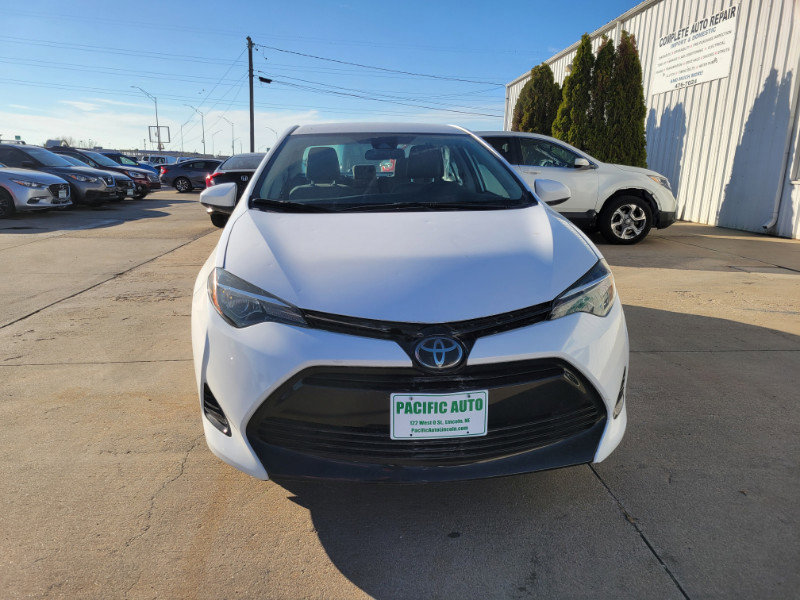 Used 2018 Toyota Corolla LE image 2