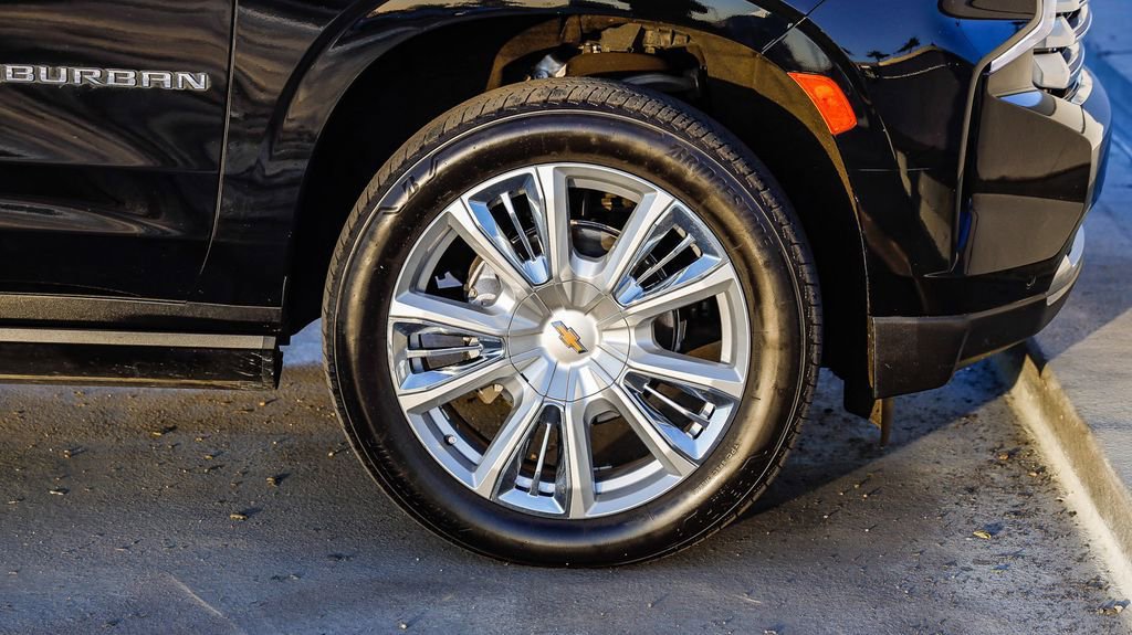 Used 2024 Chevrolet Suburban High Country w/ Premium Package image 11