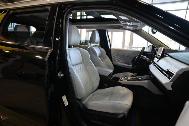 Used 2024 Mitsubishi Outlander SEL Black Edition image 30