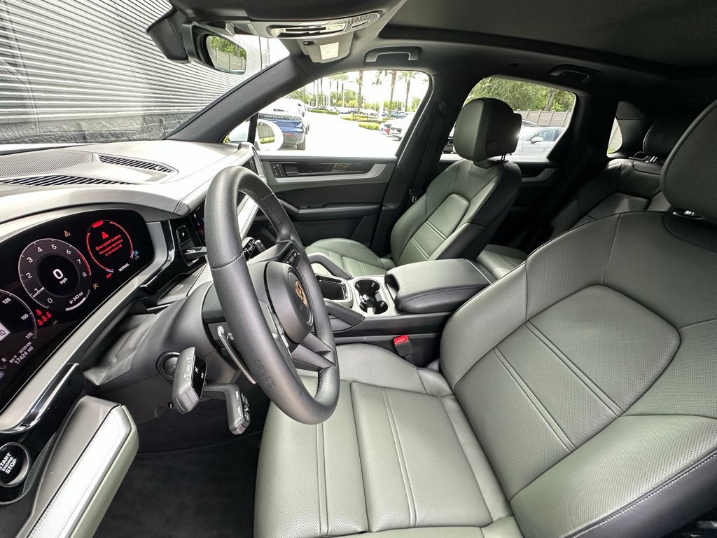 Certified 2024 Porsche Cayenne AWD/4WD image 5