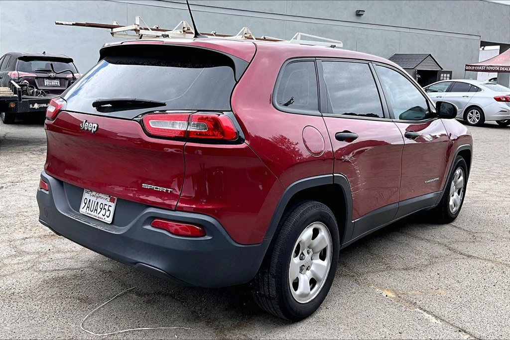 Used 2016 Jeep Cherokee Sport FWD image 4