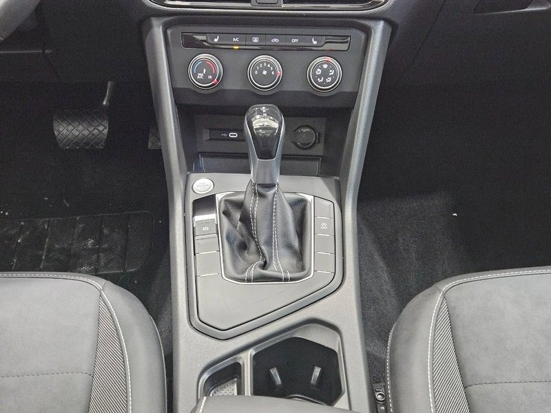 Used 2022 Volkswagen Taos SE w/ Panoramic Sunroof Package image 11