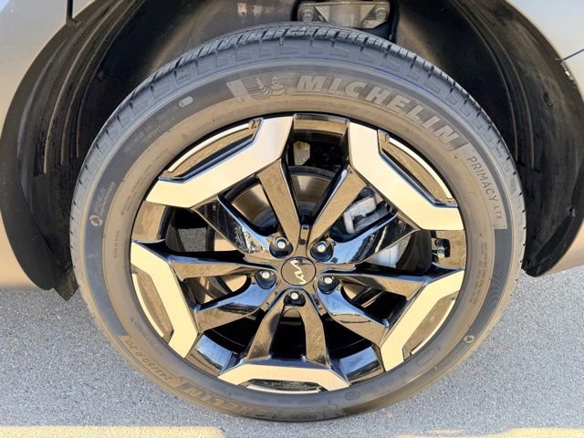 Used 2024 Kia Telluride EX w/ EX Captain's Chair Package image 11