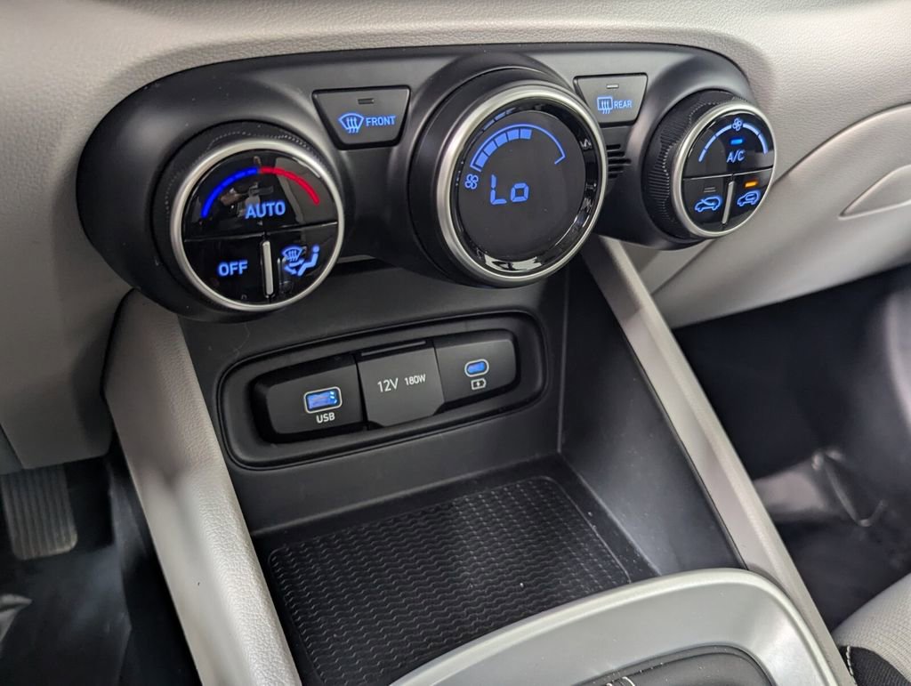 Used 2024 Hyundai Venue SEL image 19