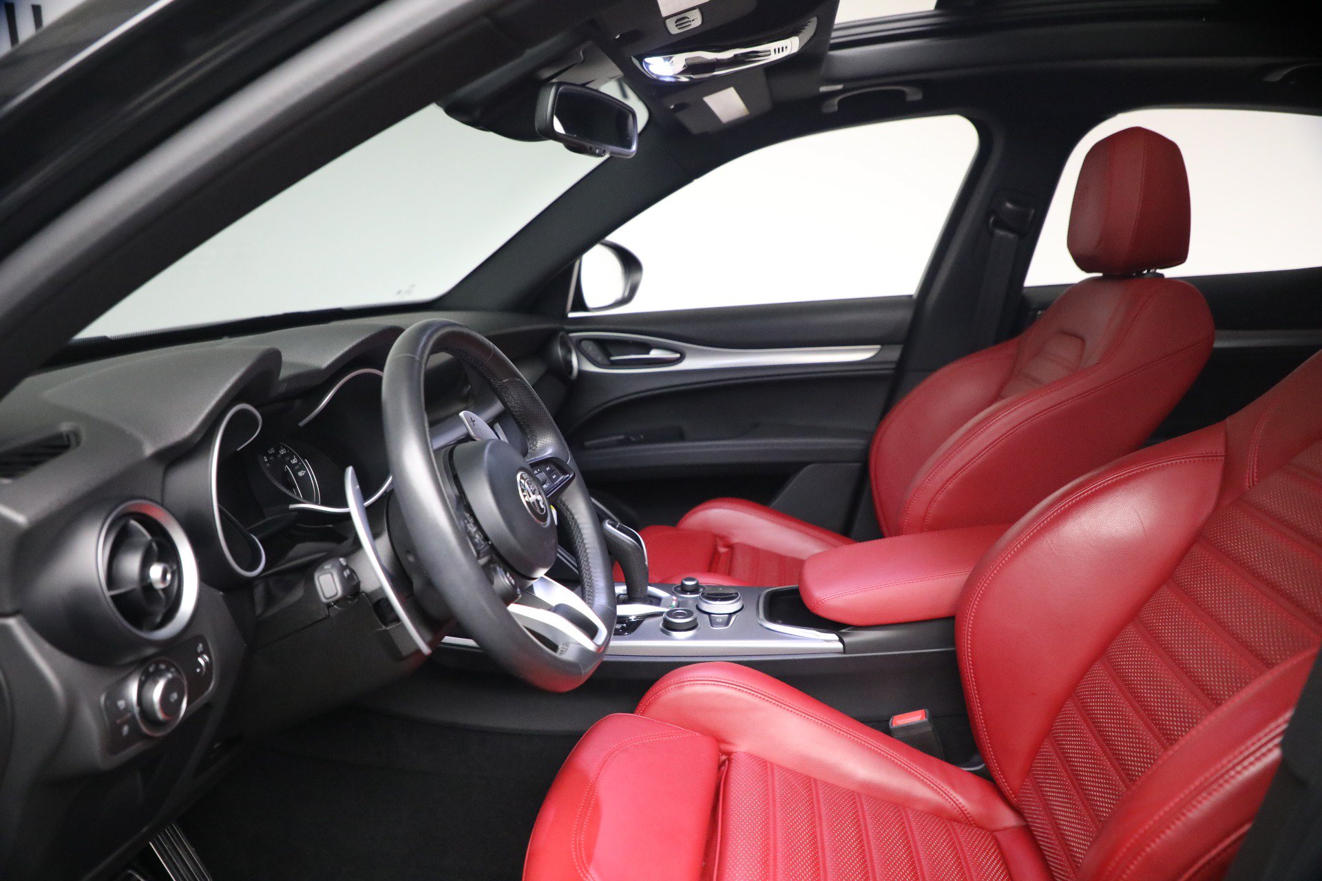Used 2023 Alfa Romeo Stelvio Veloce AWD/4WD image 14