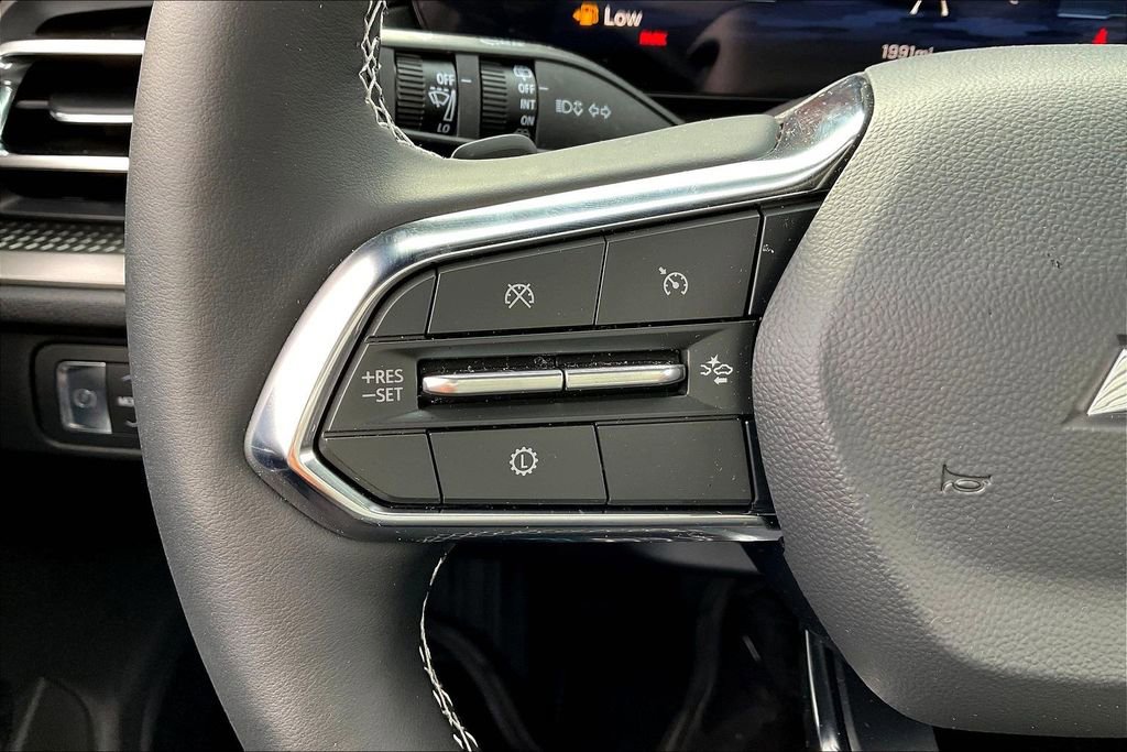 Certified 2026 Chevrolet Traverse LT w/ Driver Confidence Package image 13