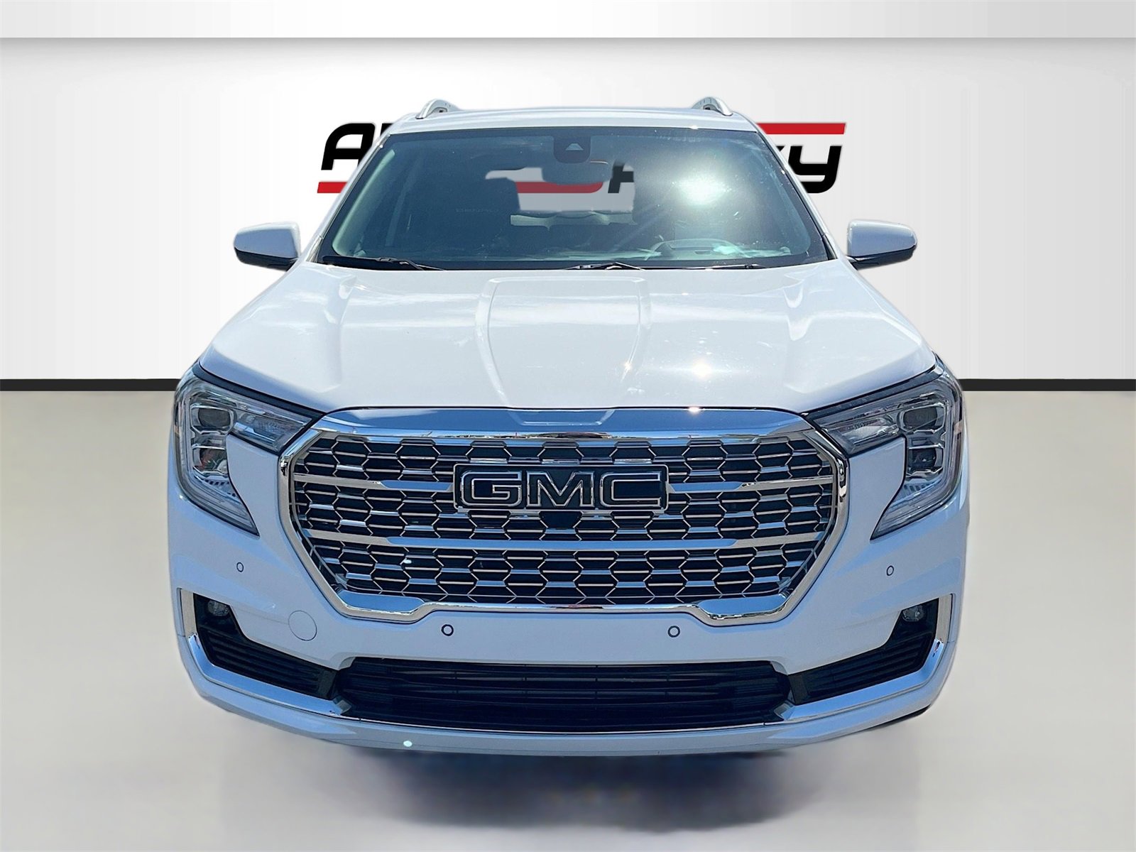 Used 2024 GMC Terrain Denali image 2
