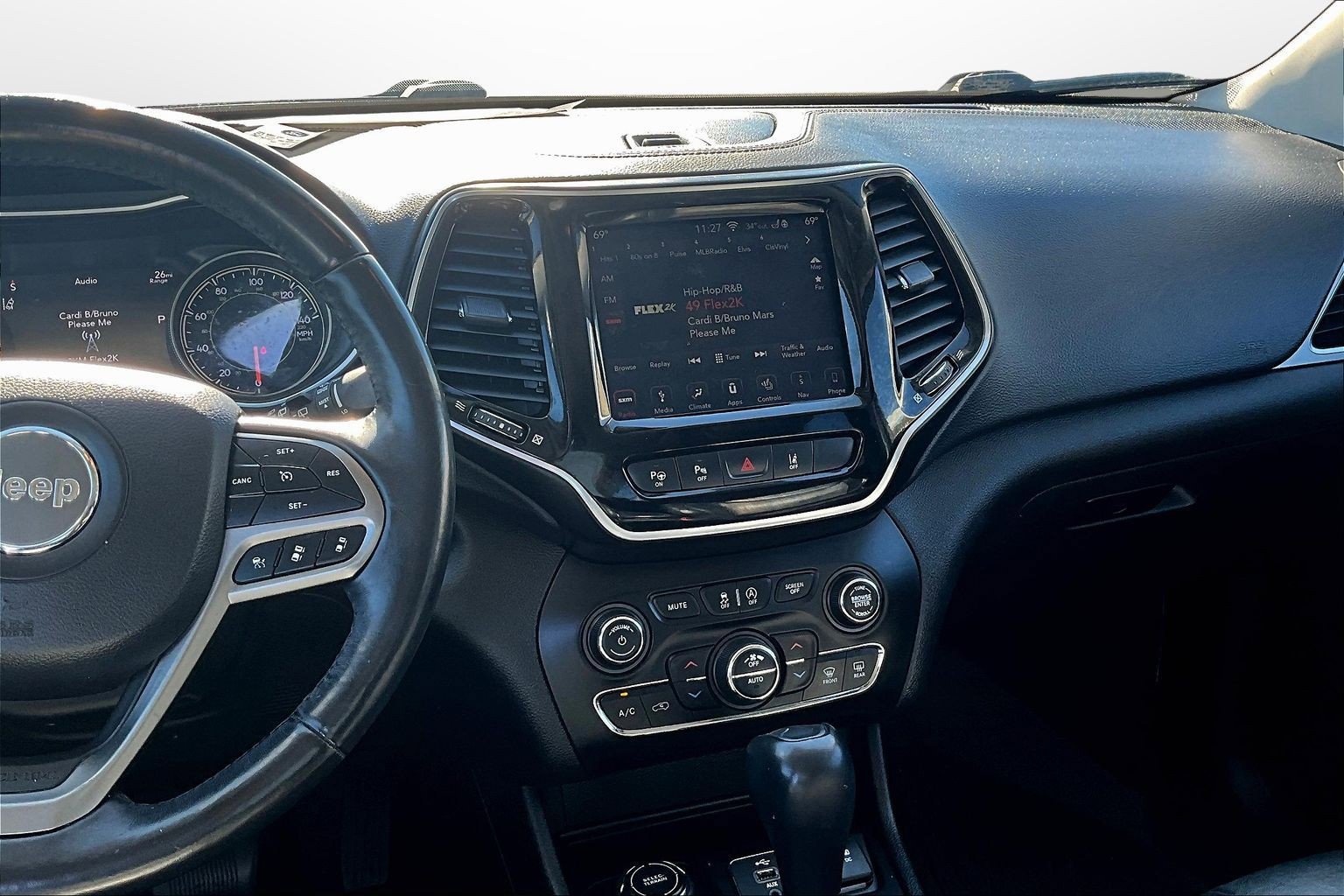 Used 2019 Jeep Cherokee Limited w/ Luxury Group AWD/4WD image 6