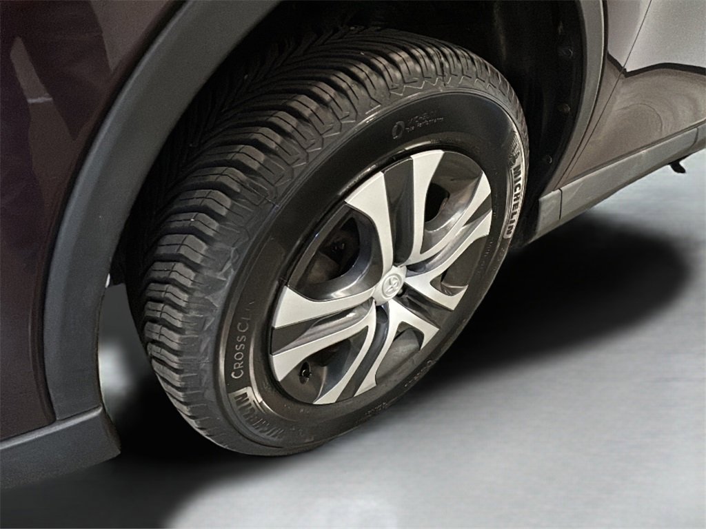 Used 2017 Toyota RAV4 LE image 4