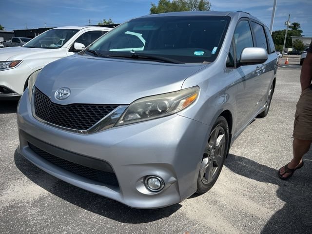 Used 2017 Toyota Sienna SE Premium
