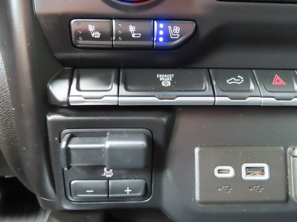 Used 2021 Chevrolet Silverado 2500 LTZ AWD/4WD image 7