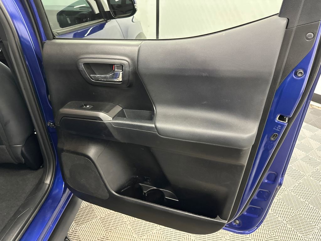 Used 2022 Toyota Tacoma TRD Off-Road w/ TRD Premium Off Road Package image 15