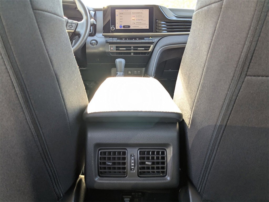 Used 2025 Toyota Camry SE image 27