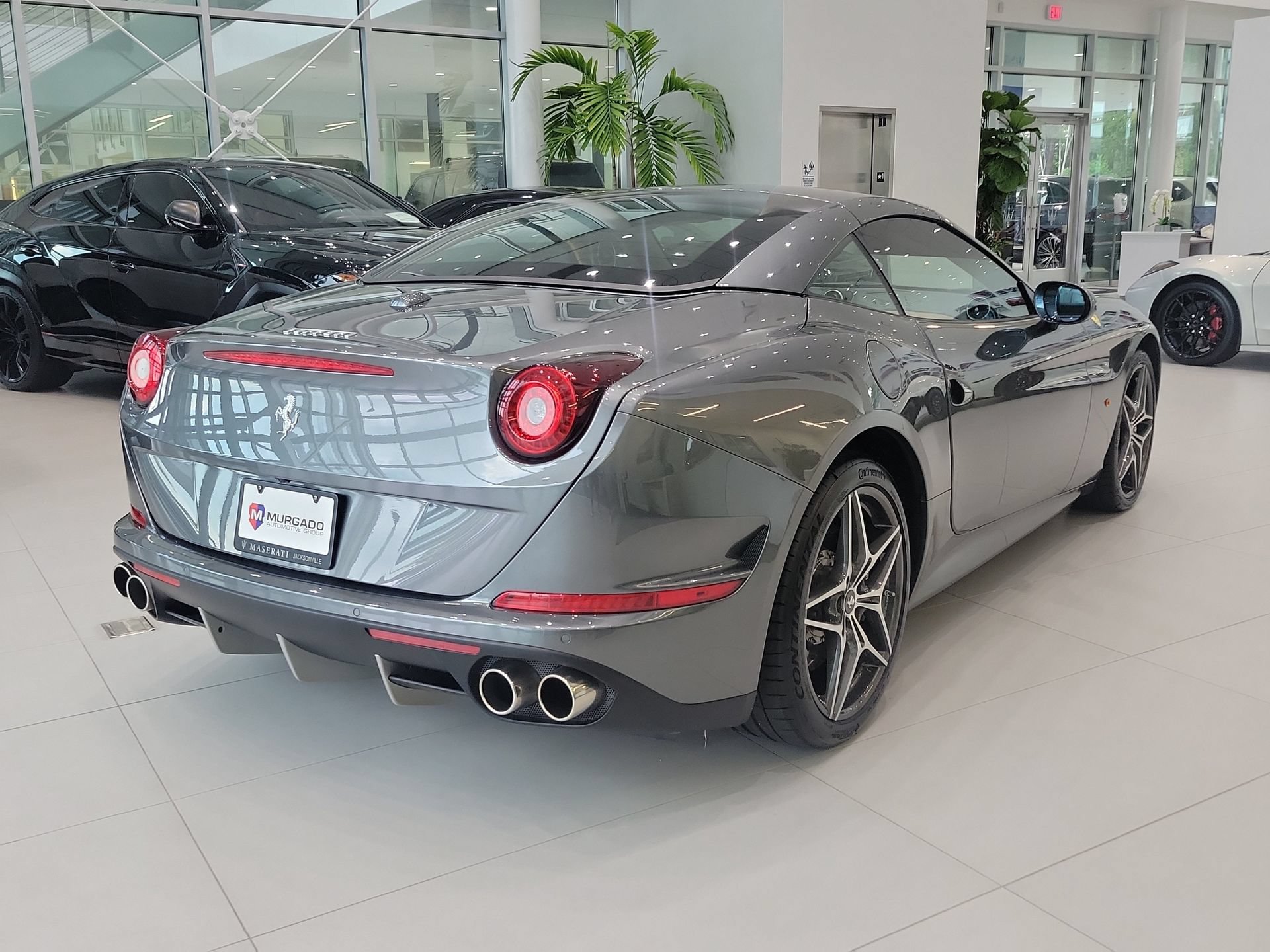 Used 2017 Ferrari California T RWD image 6
