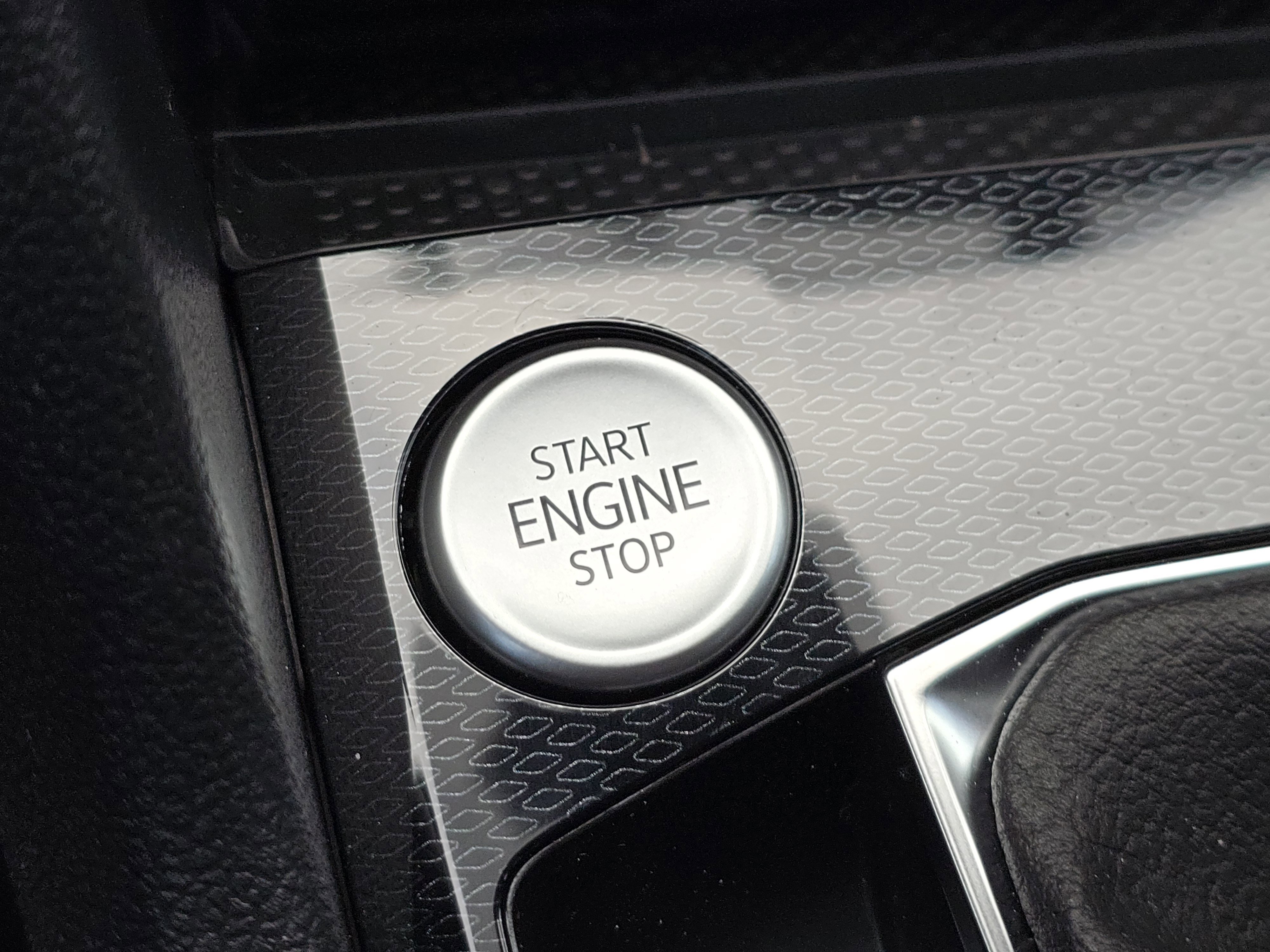 New 2026 Volkswagen Taos SEL image 25