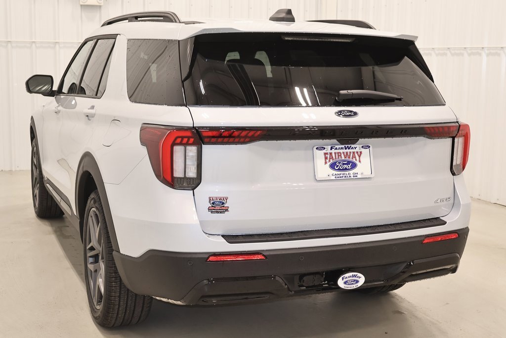 New 2026 Ford Explorer ST-Line image 6