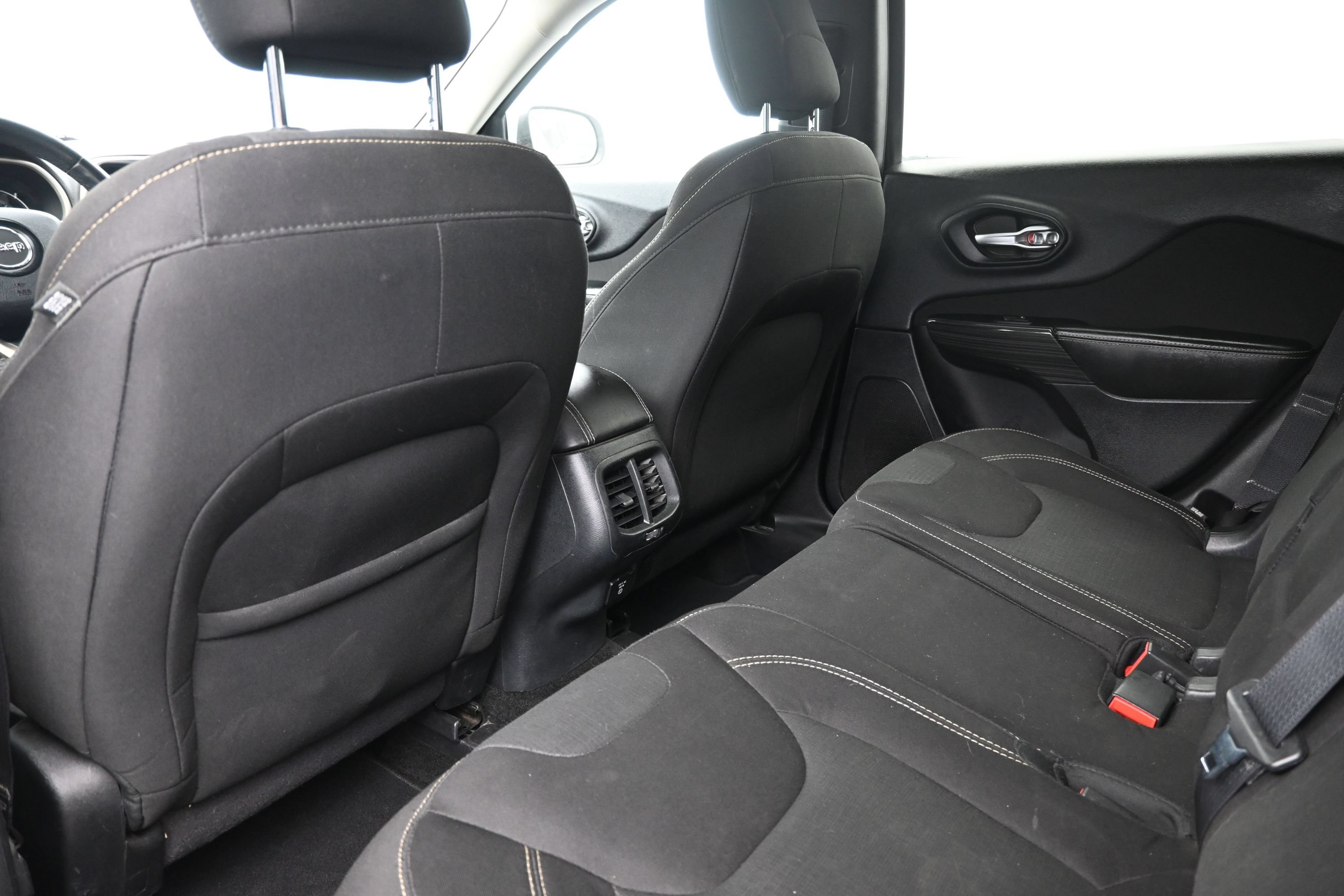 Used 2016 Jeep Cherokee Latitude AWD/4WD image 21