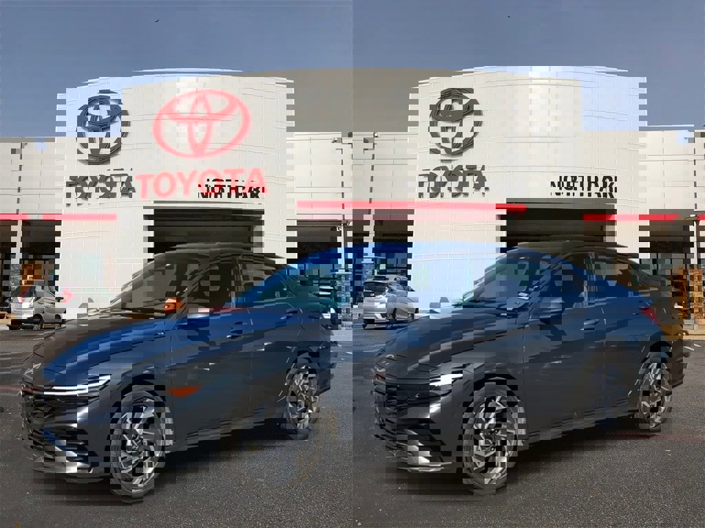 Used 2025 Hyundai Elantra SEL image 1