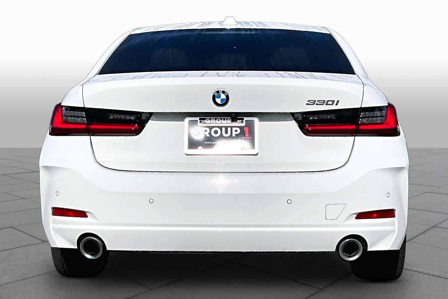 Used 2024 BMW 330i Sedan w/ Premium Package RWD image 5