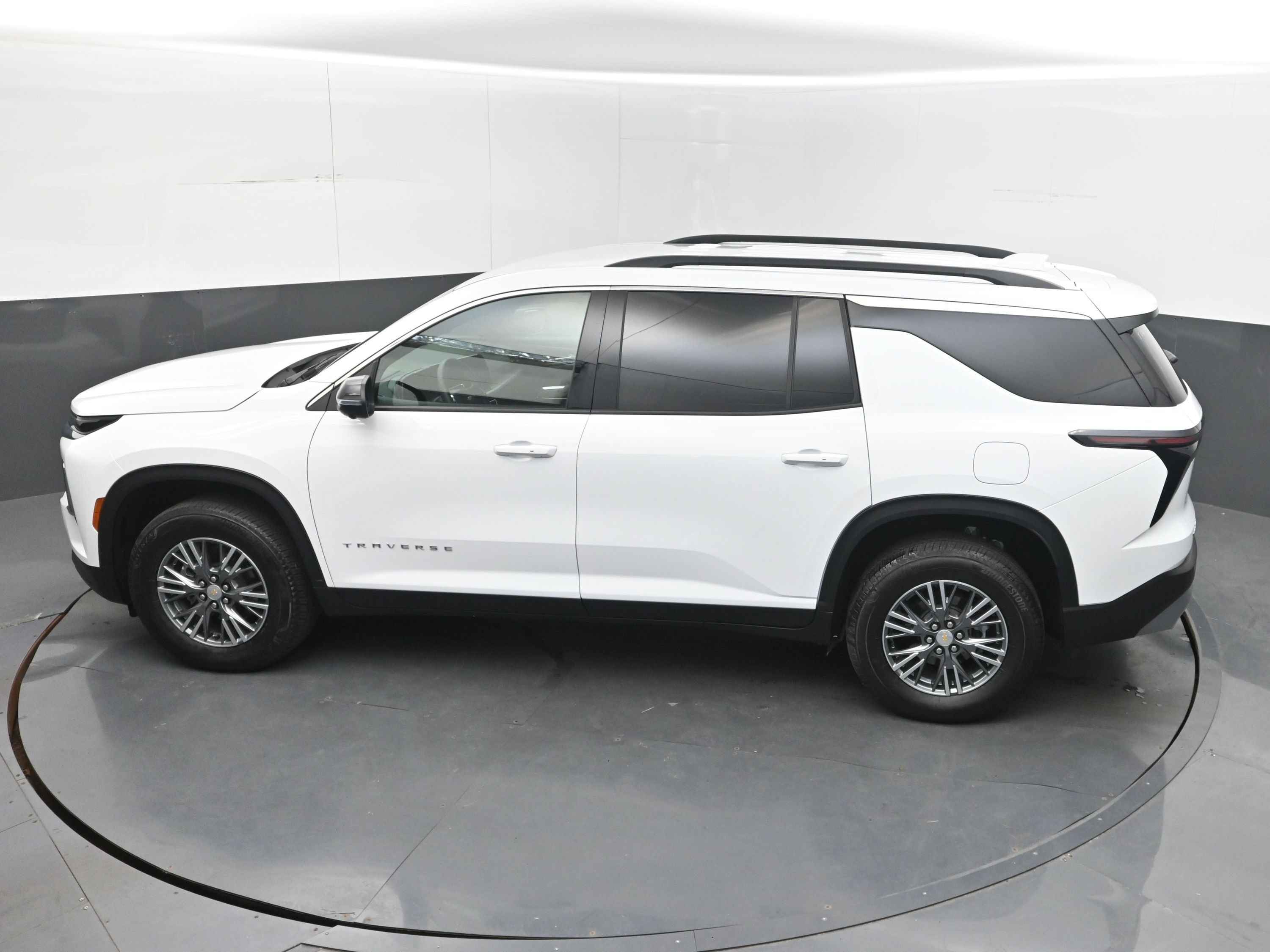 Certified 2026 Chevrolet Traverse LT w/ Driver Confidence Package FWD image 40