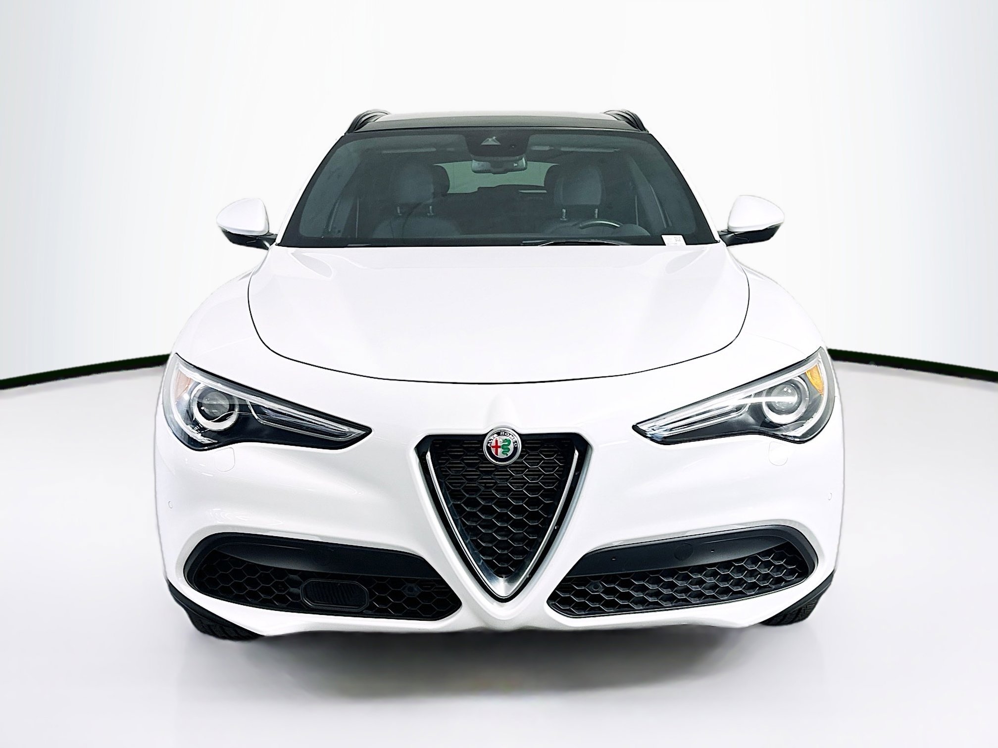 Used 2022 Alfa Romeo Stelvio Ti image 2