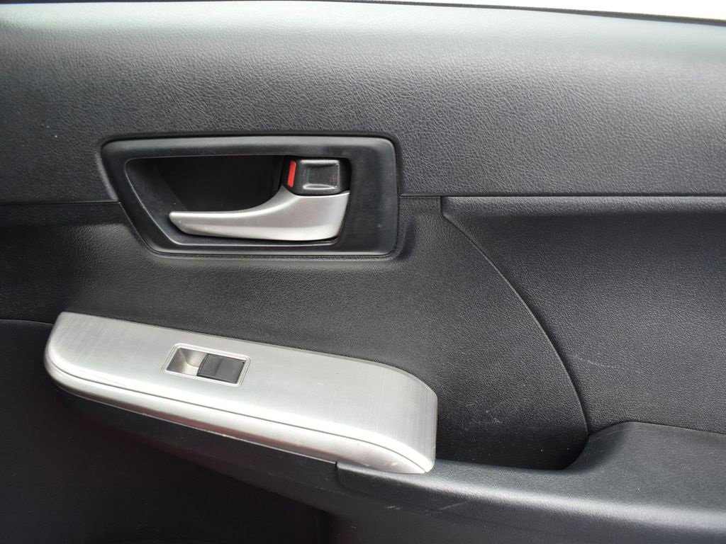 Used 2013 Toyota Camry SE image 27