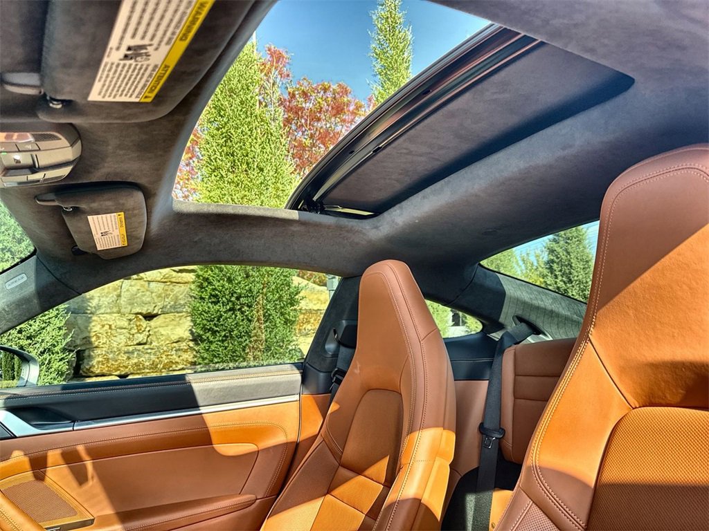 Used 2025 Porsche 911 Carrera image 17