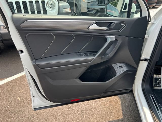 Used 2024 Volkswagen Tiguan SEL R-Line AWD/4WD image 4