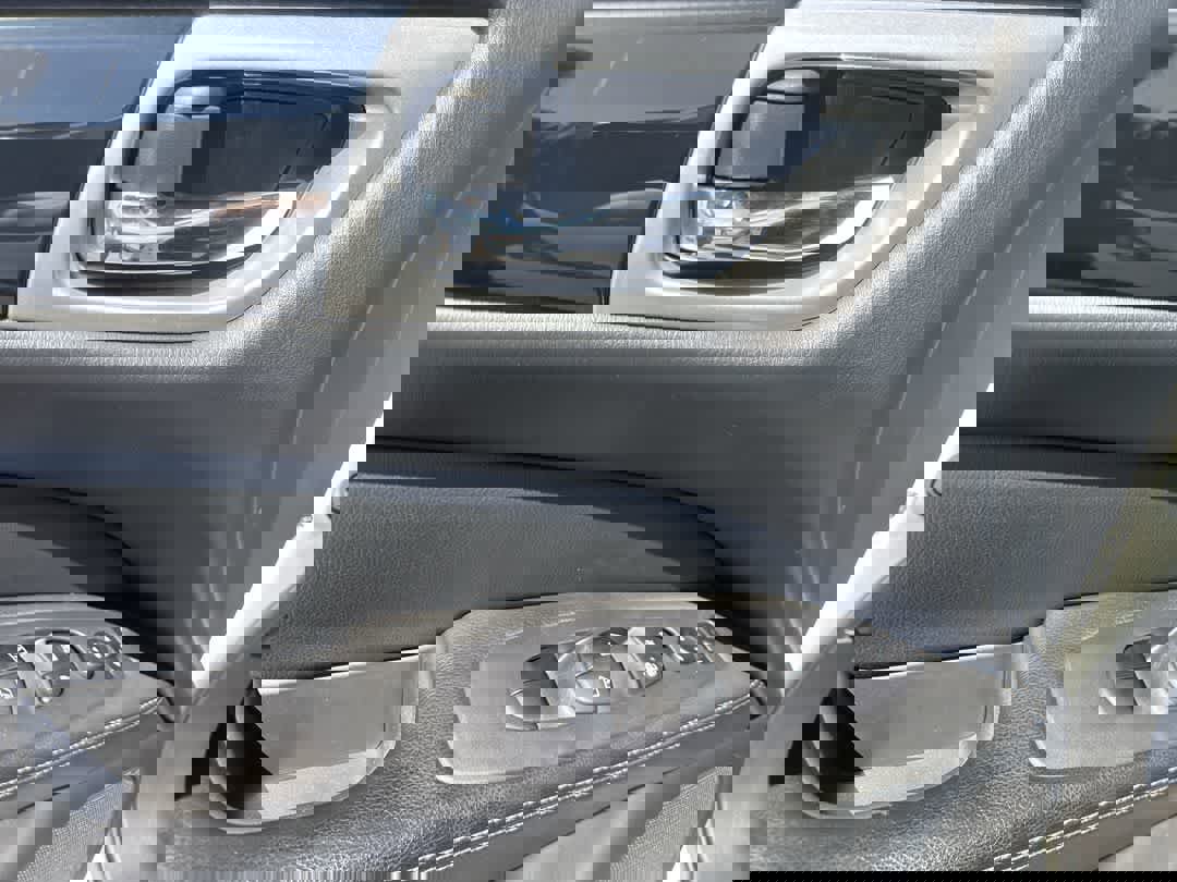 Used 2020 Nissan Pathfinder SV image 13