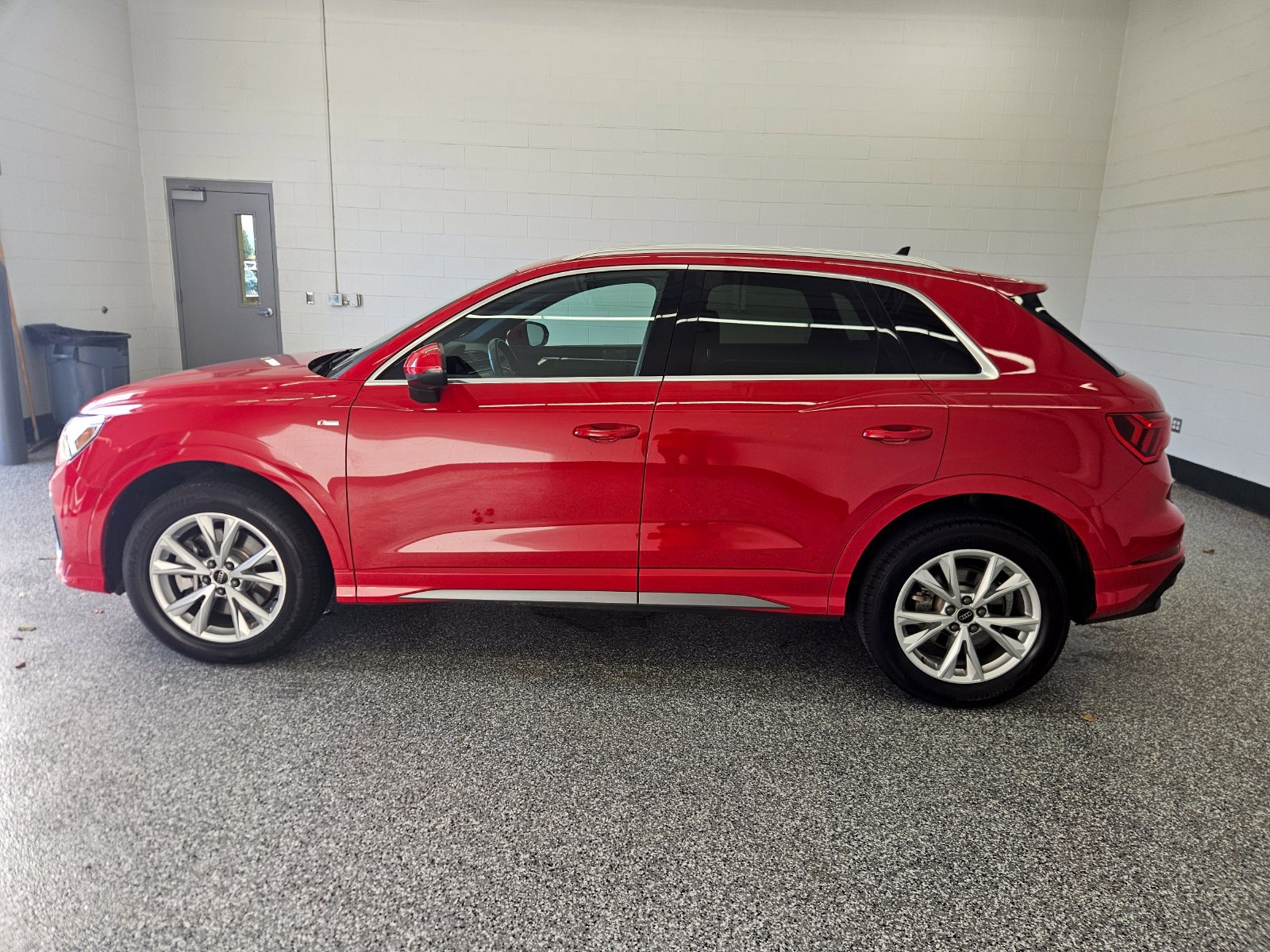 Used 2025 Audi Q3 2.0T Premium AWD/4WD image 2