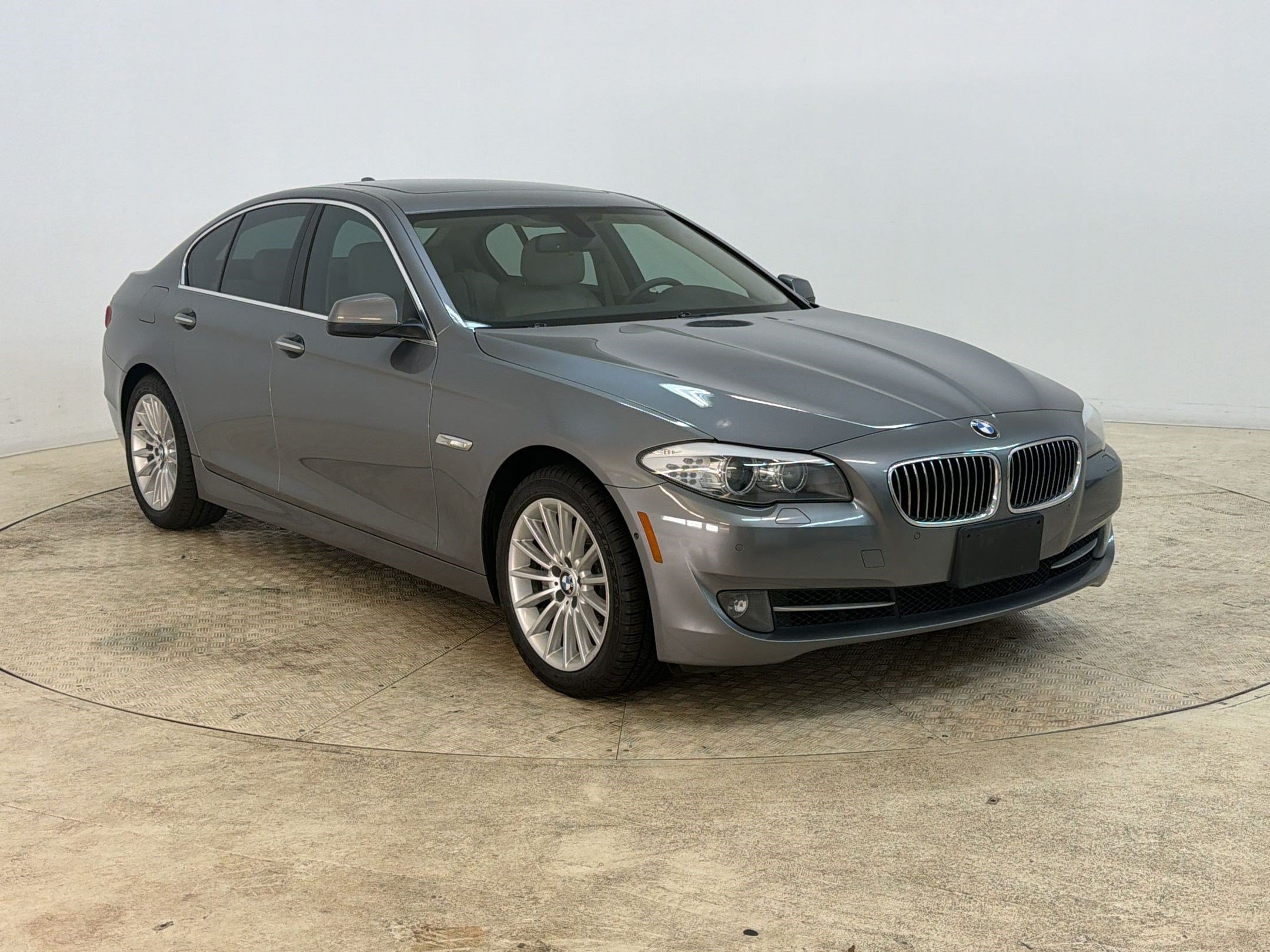 Used 2013 BMW 535i xDrive Sedan AWD/4WD image 7