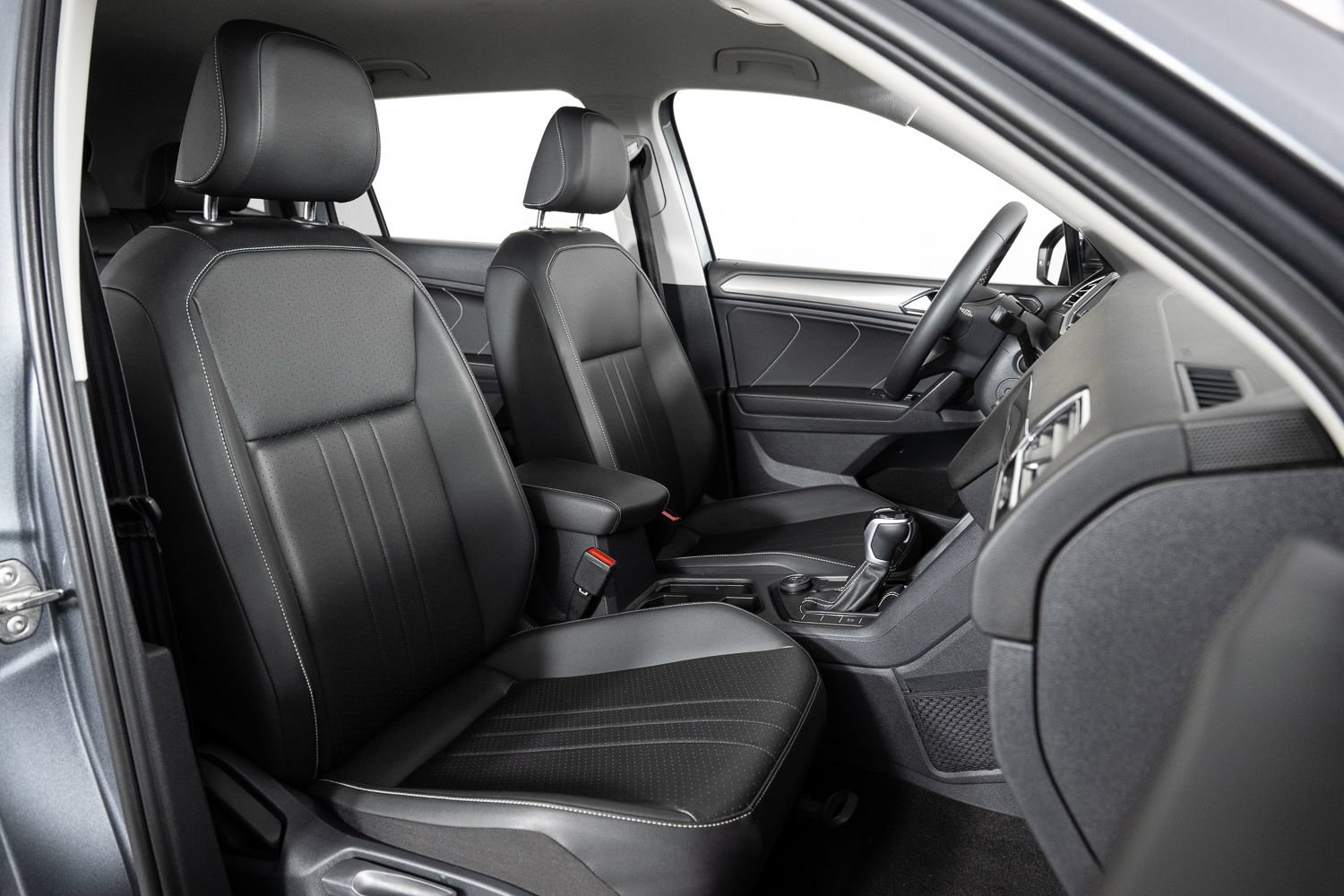 Used 2023 Volkswagen Tiguan SE AWD/4WD image 28