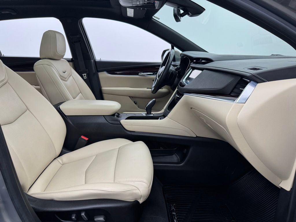 Used 2018 Cadillac XT5 Luxury w/ Driver Awareness Package image 33
