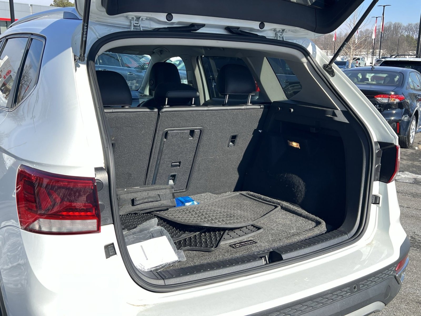 Used 2022 Volkswagen Taos SEL image 26