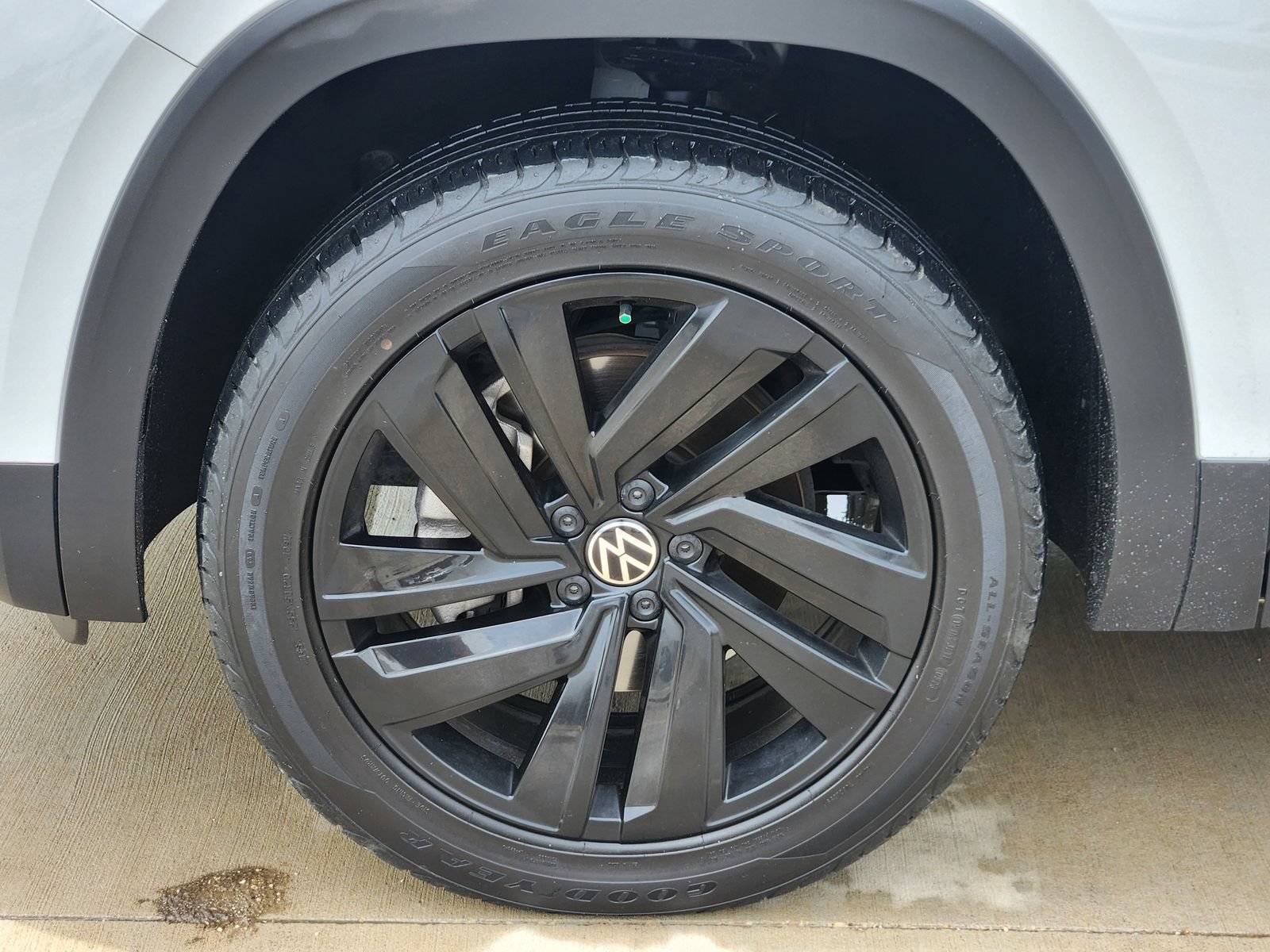 Used 2021 Volkswagen Atlas Cross Sport SE w/ Panoramic Sunroof Package FWD image 11