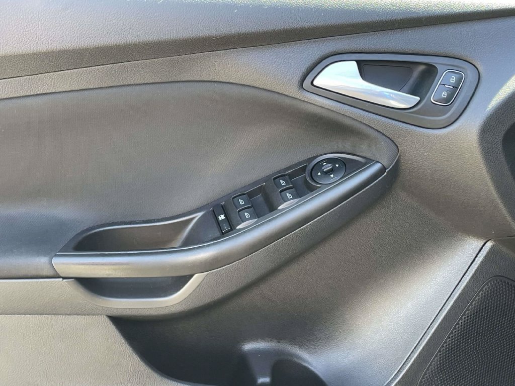 Used 2018 Ford Focus SE FWD image 14