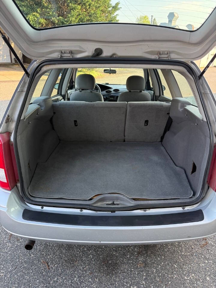 Used 2001 Ford Focus SE FWD image 13