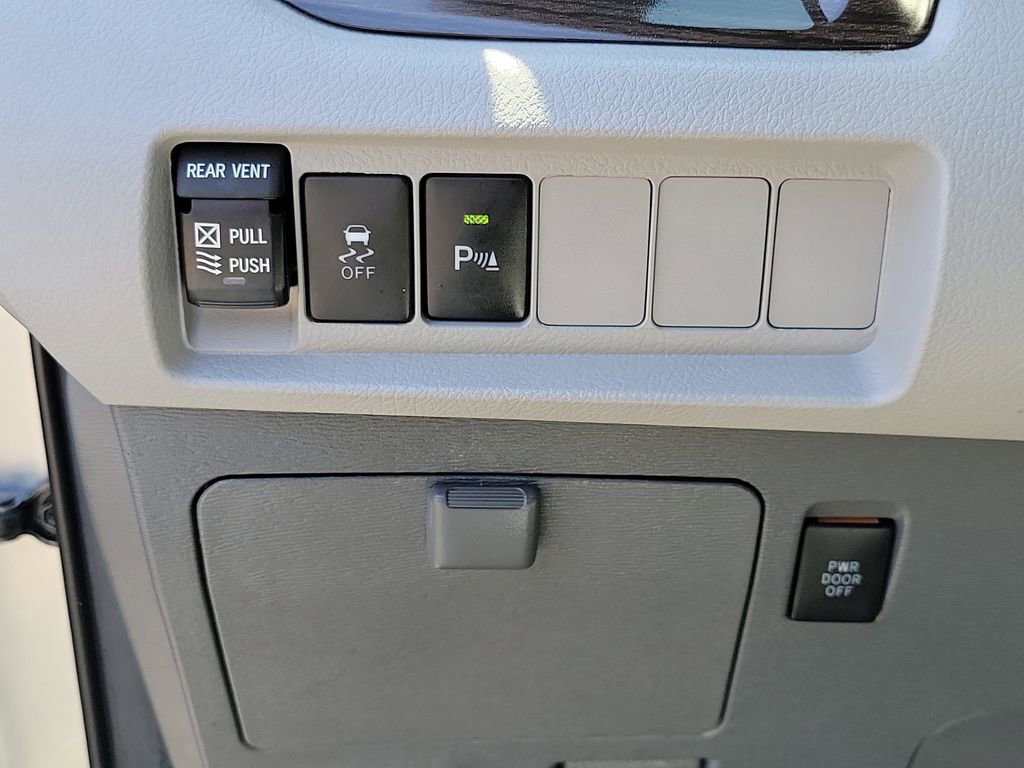 Used 2020 Toyota Sienna XLE w/ XLE Navigation Package FWD image 25