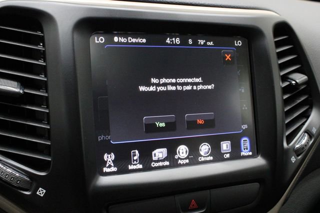 Used 2017 Jeep Cherokee Latitude w/ Comfort/Convenience Group image 38