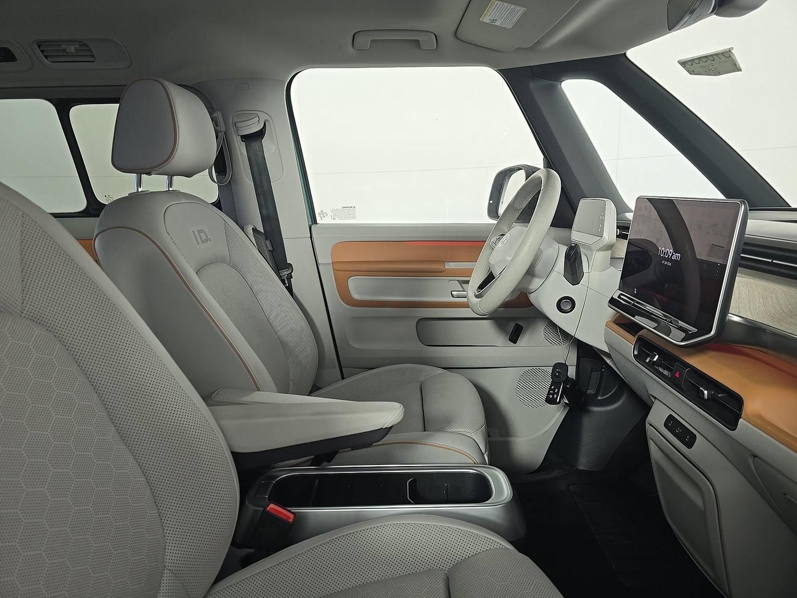 Used 2025 Volkswagen ID. Buzz 1st Edition RWD image 19