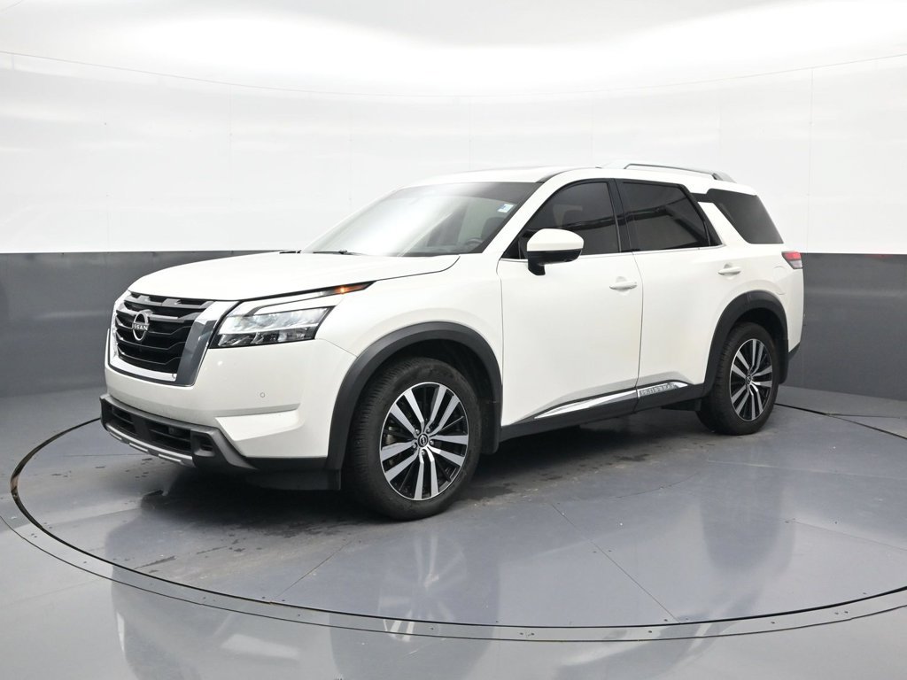 Certified 2023 Nissan Pathfinder Platinum FWD image 4