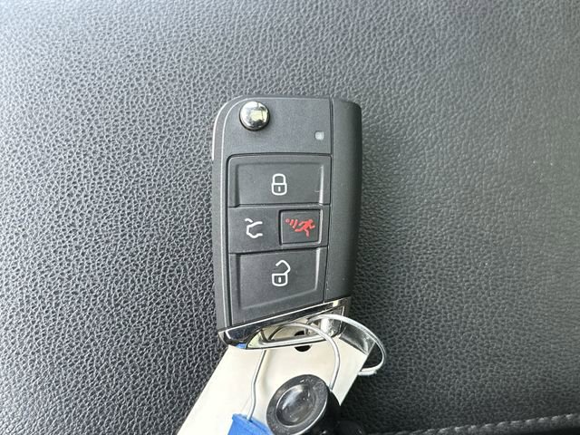 Used 2020 Volkswagen Tiguan SE w/ Panoramic Sunroof Package image 37