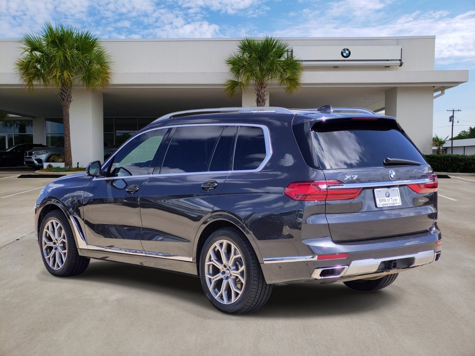 Used 2019 BMW X7 xDrive40i w/ Premium Package AWD/4WD image 4