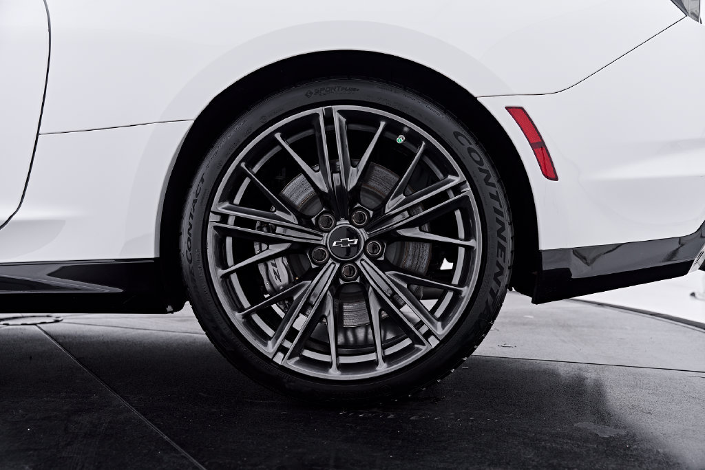 Used 2021 Chevrolet Camaro ZL1 RWD image 32