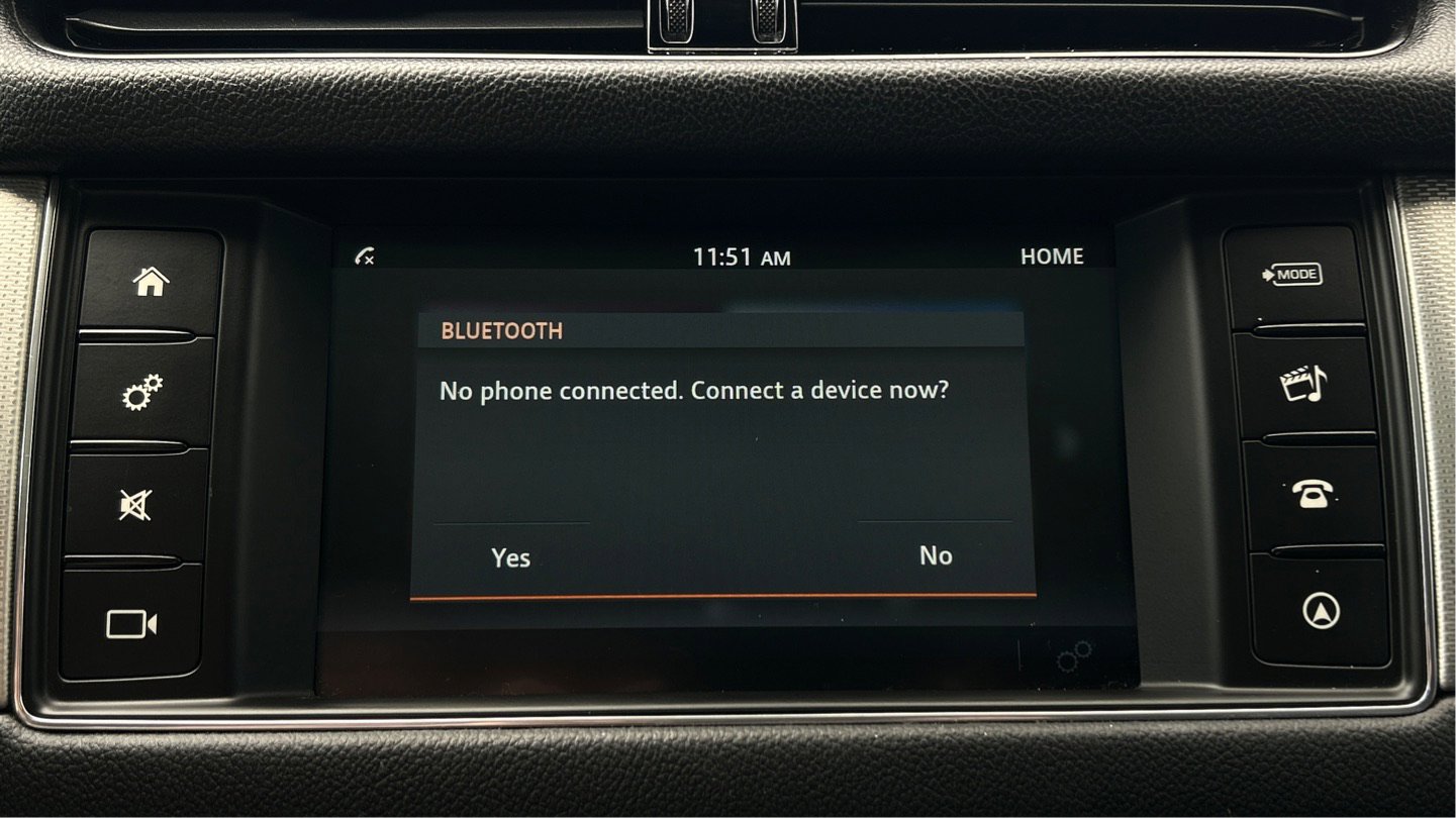 Used 2016 Jaguar XF Premium image 32