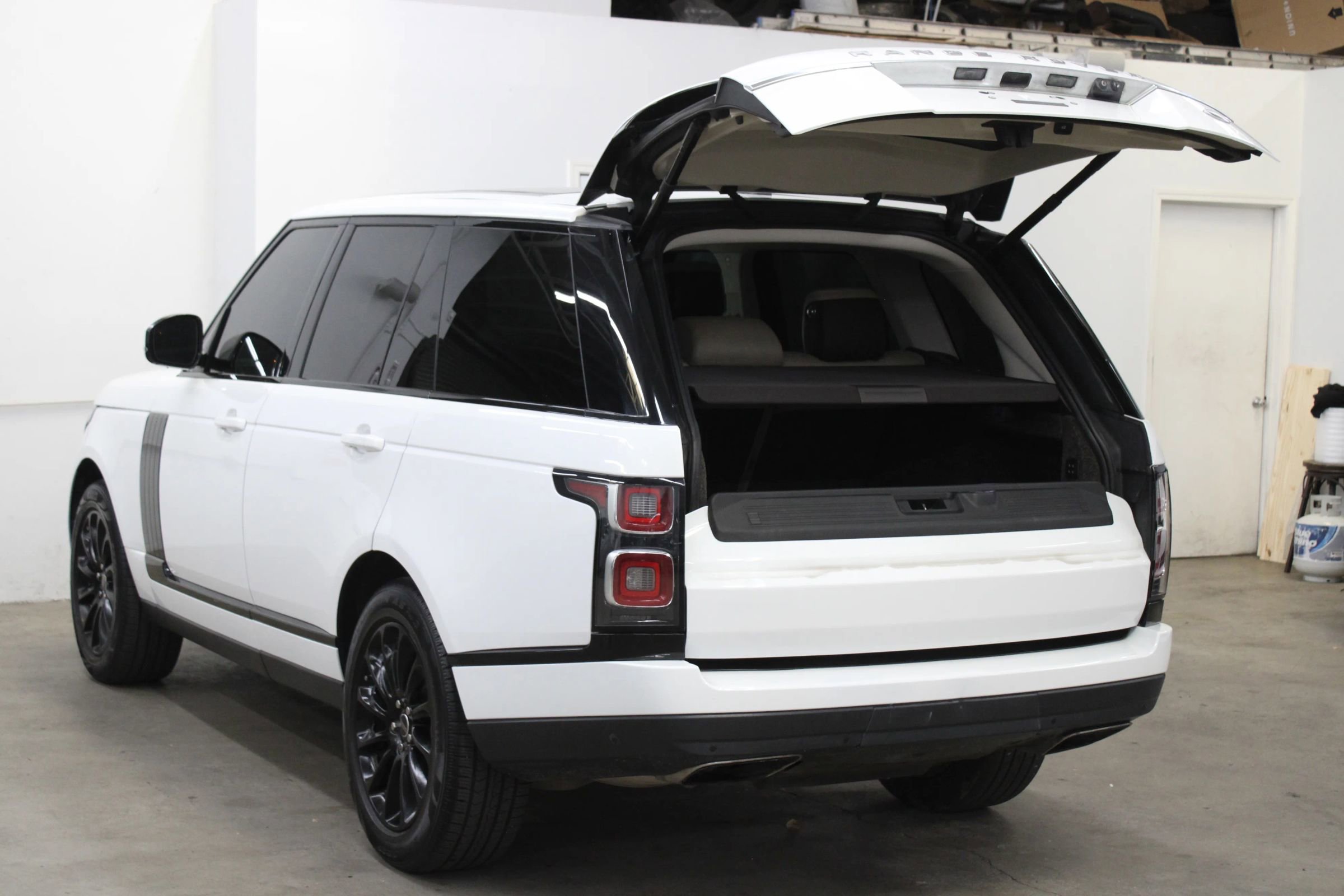 Used 2019 Land Rover Range Rover HSE image 36