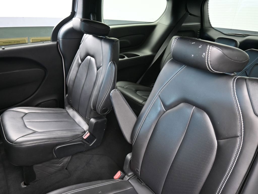 Used 2023 Chrysler Pacifica Touring-L w/ S Appearance Package image 35