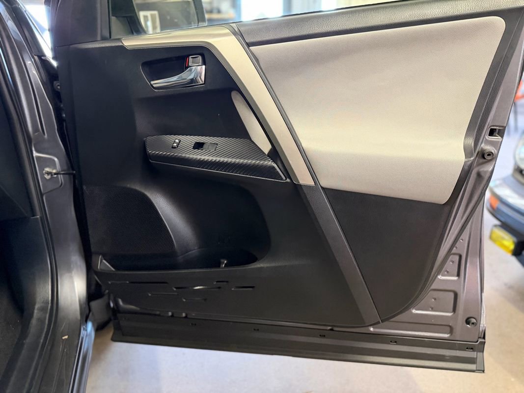 Used 2015 Toyota RAV4 XLE image 26