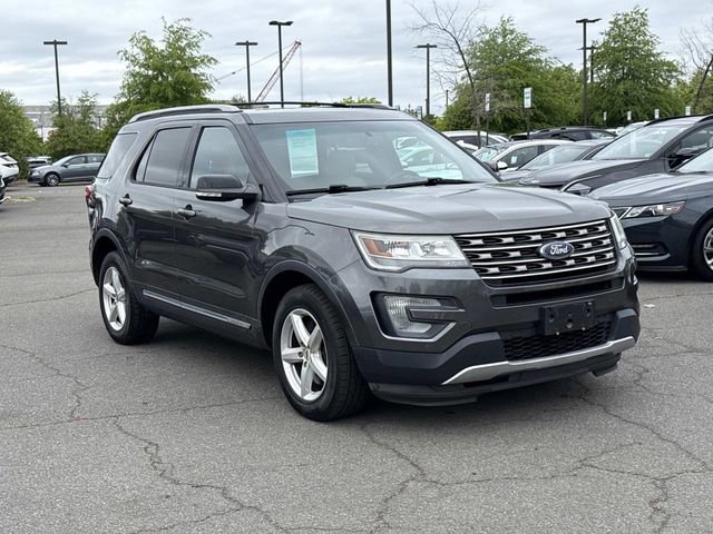 Used 2016 Ford Explorer XLT w/ Equipment Group 202A AWD/4WD image 1